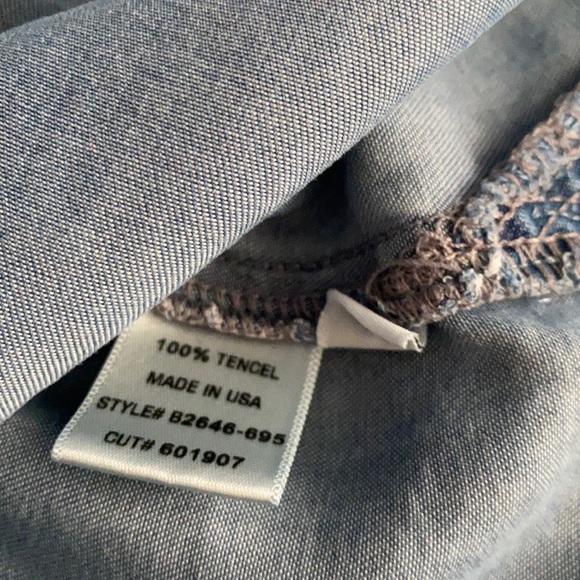 Bella Dahl Animal print Chambray Denim look button up Shirt - Picture 7 of 9